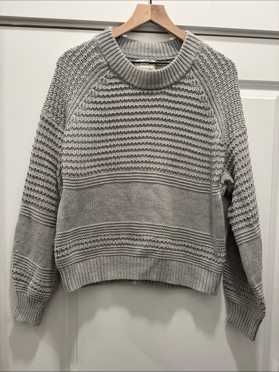 Universal Thread Sweaters - Universal Thread Women's Textured Crewneck Sweater - Light Gray